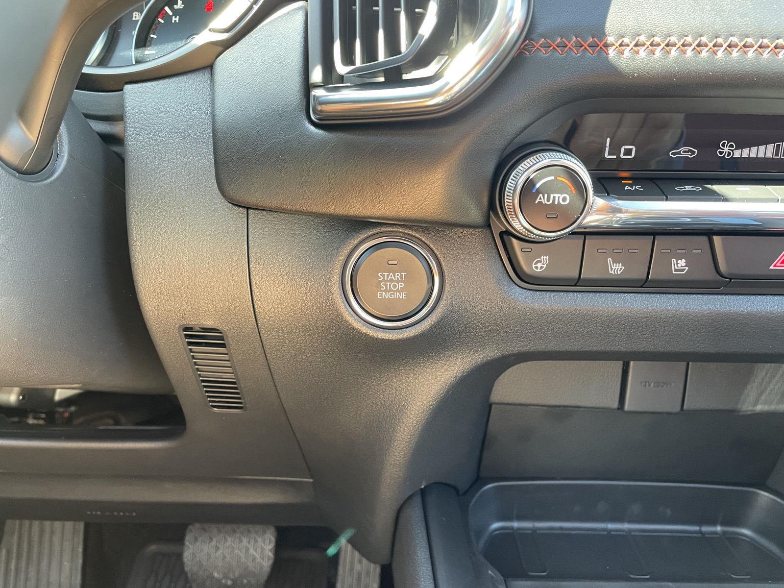 Vehicle photo 28