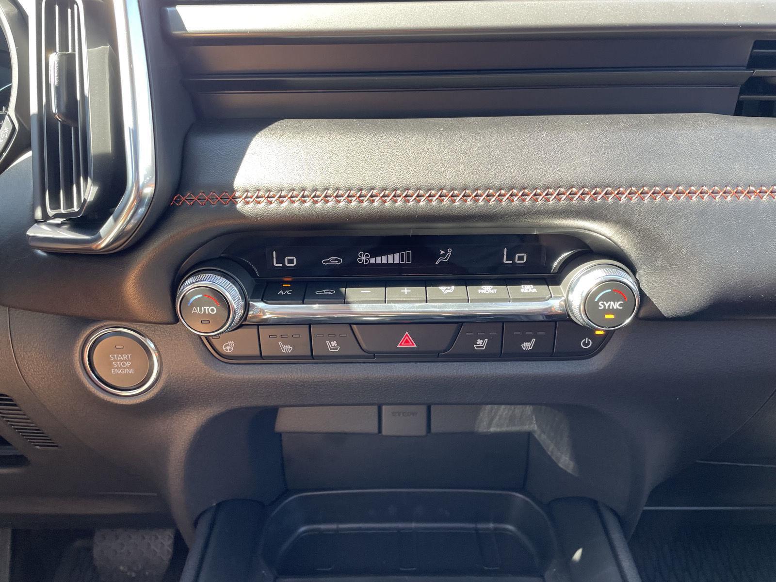 Vehicle photo 29