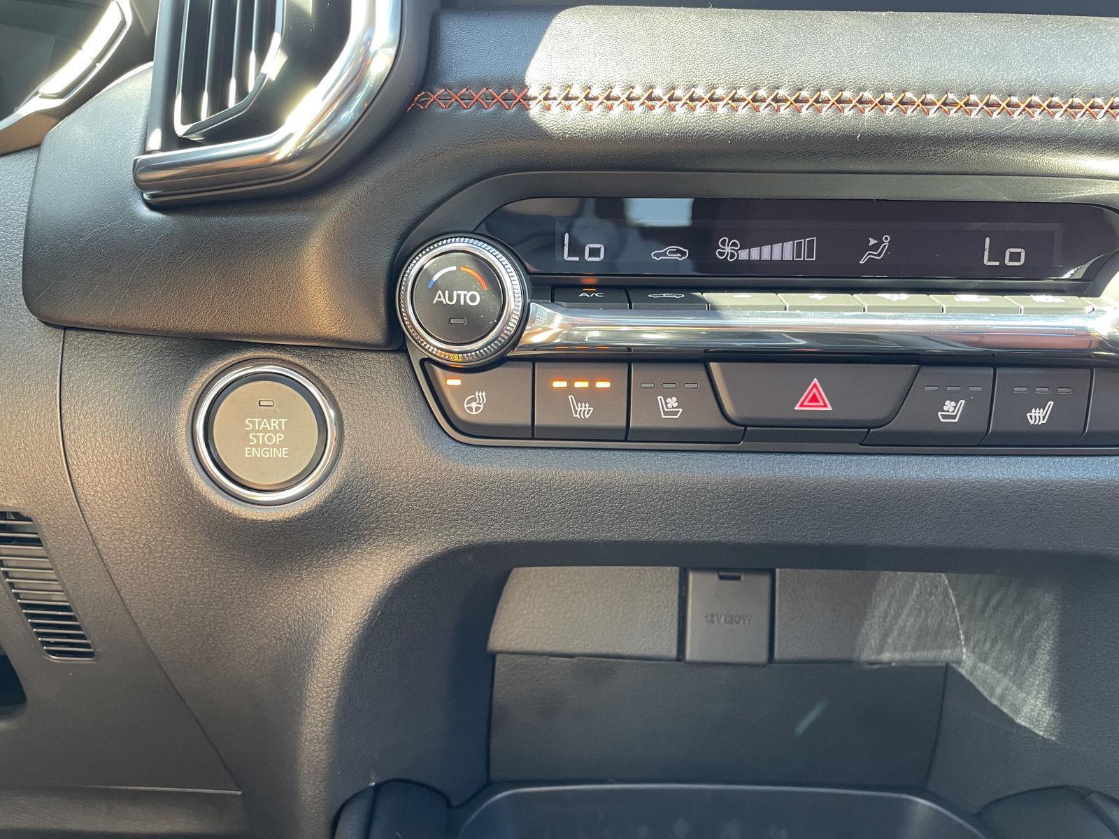 Vehicle photo 30