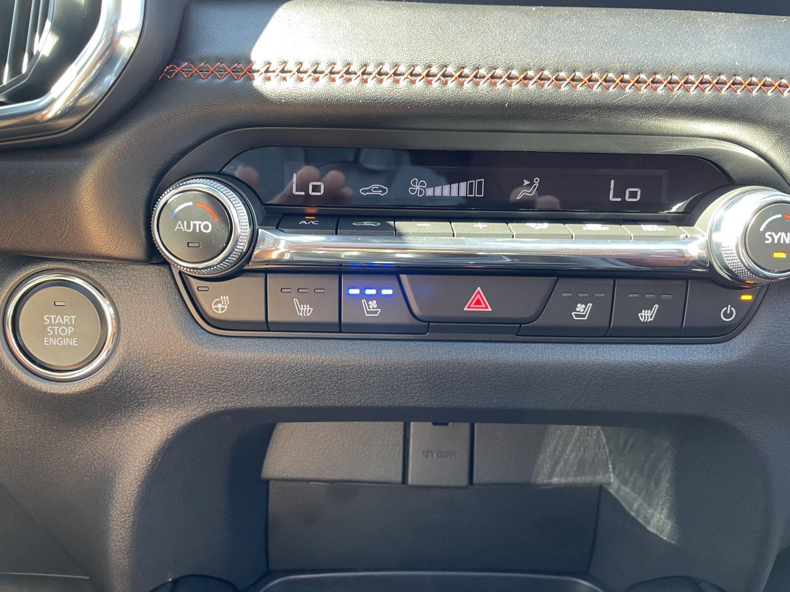 Vehicle photo 31