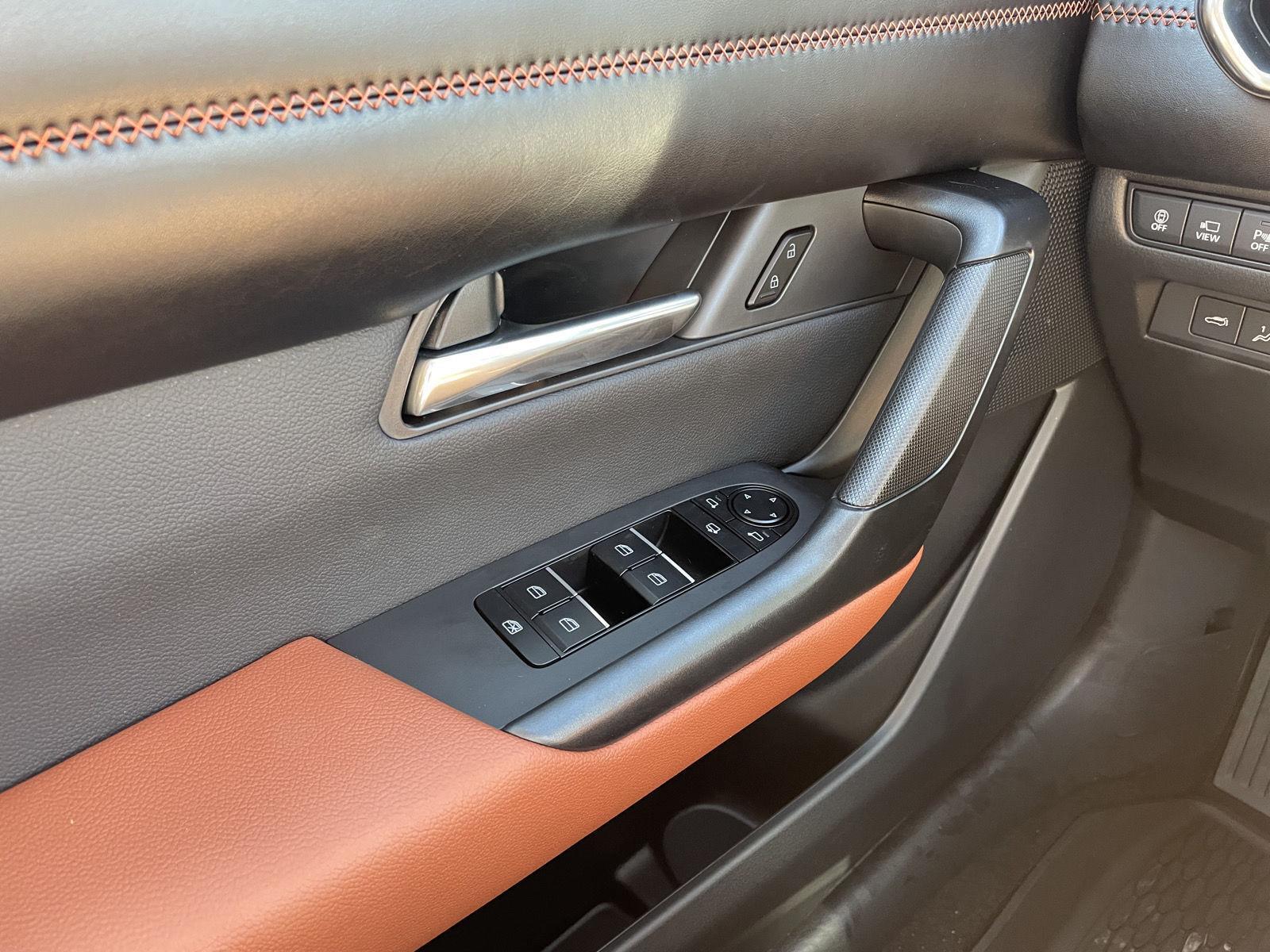 Vehicle photo 32