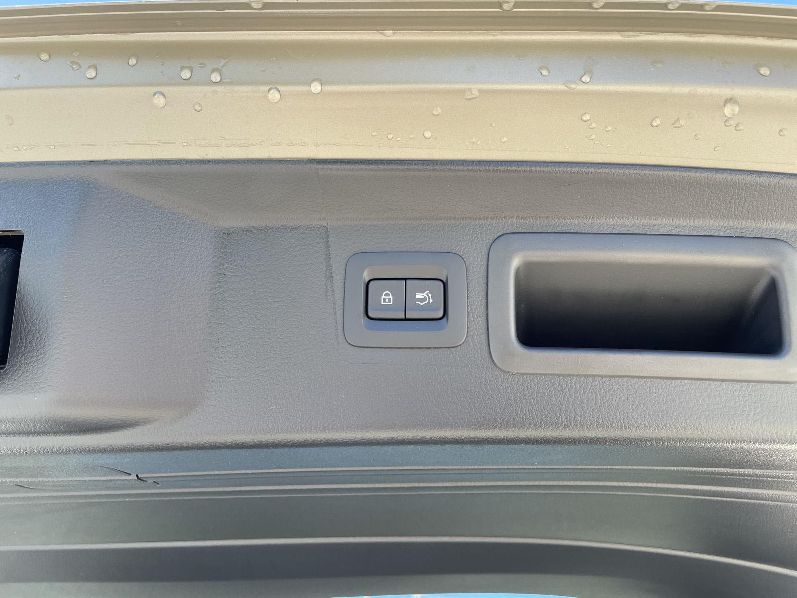 Vehicle photo 40