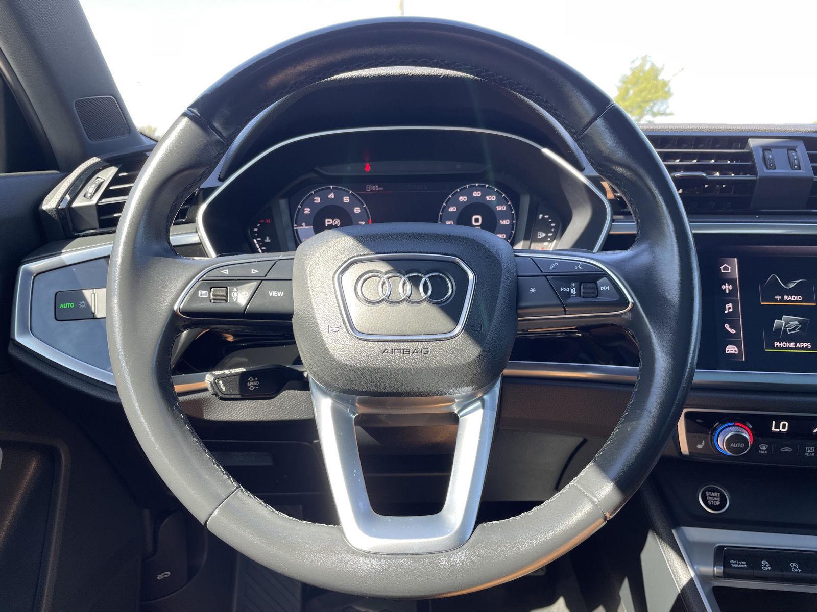 Vehicle photo 12