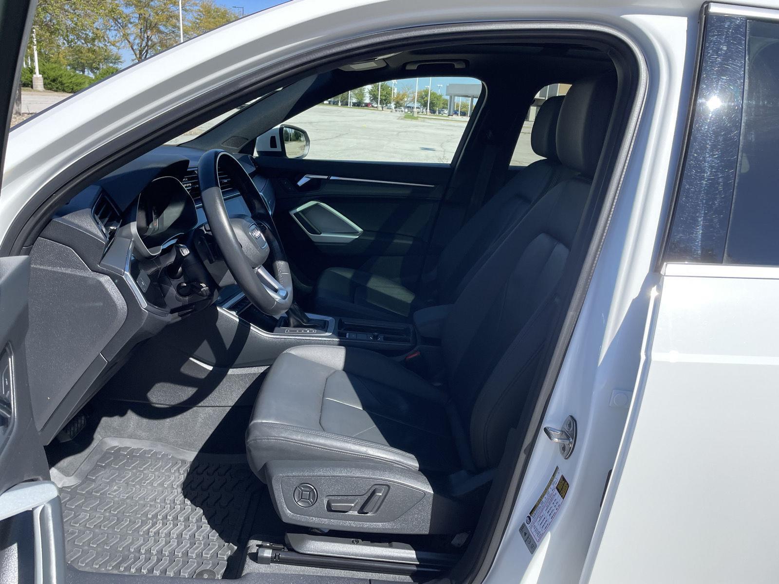 Vehicle photo 17