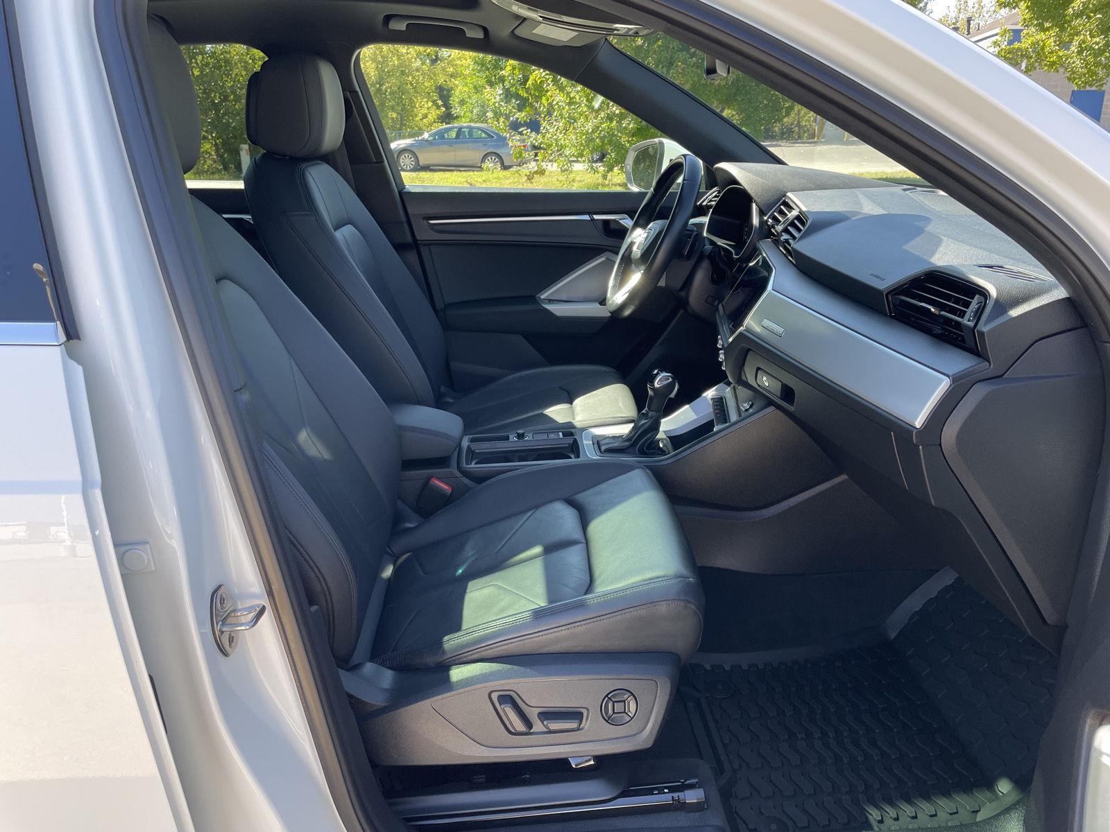 Vehicle photo 19