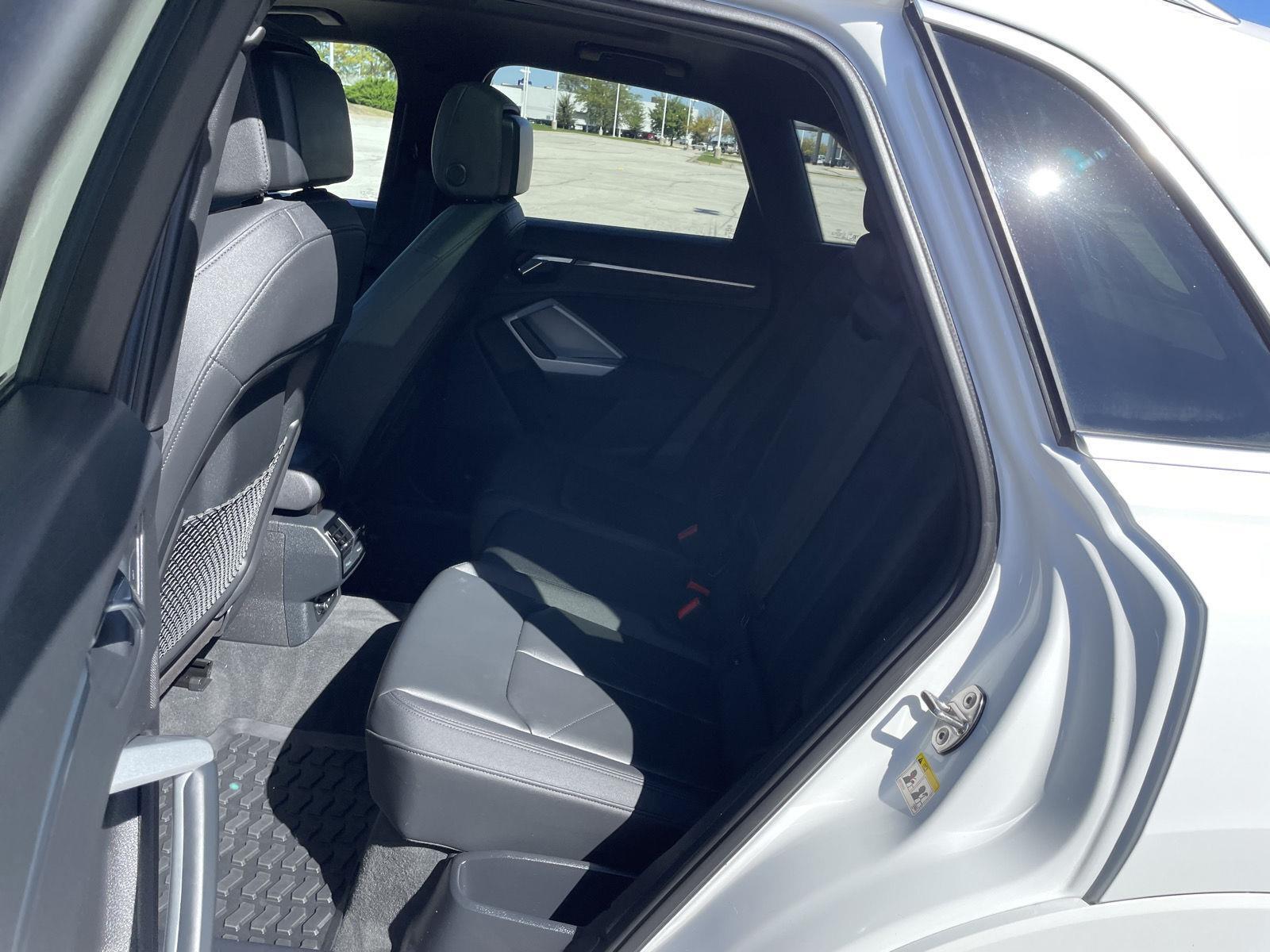 Vehicle photo 20
