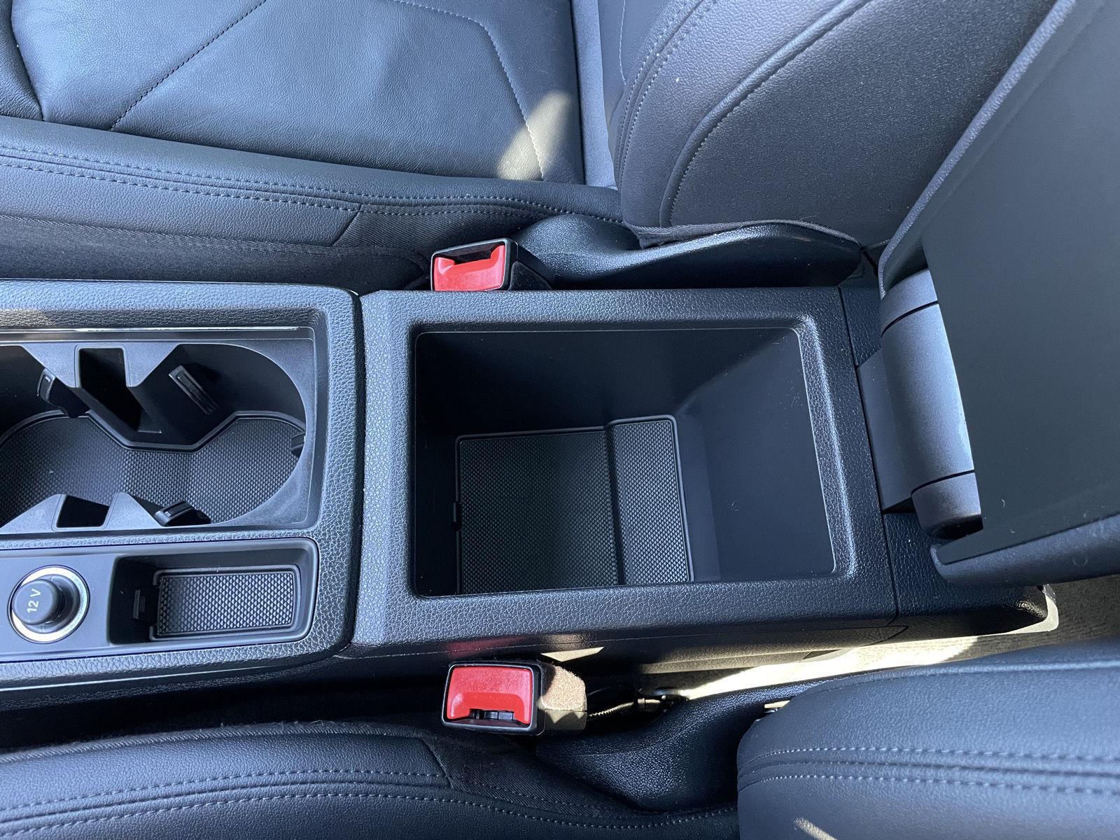 Vehicle photo 32