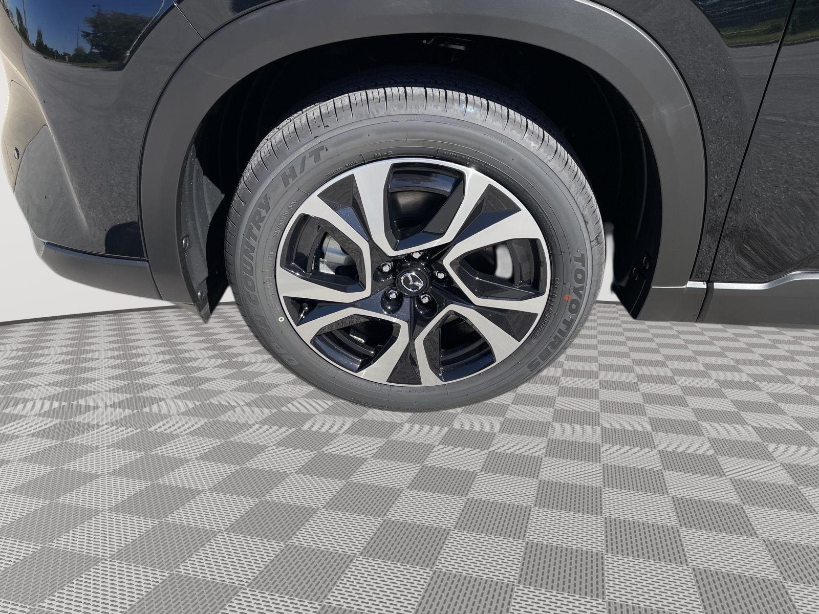 Vehicle photo 11