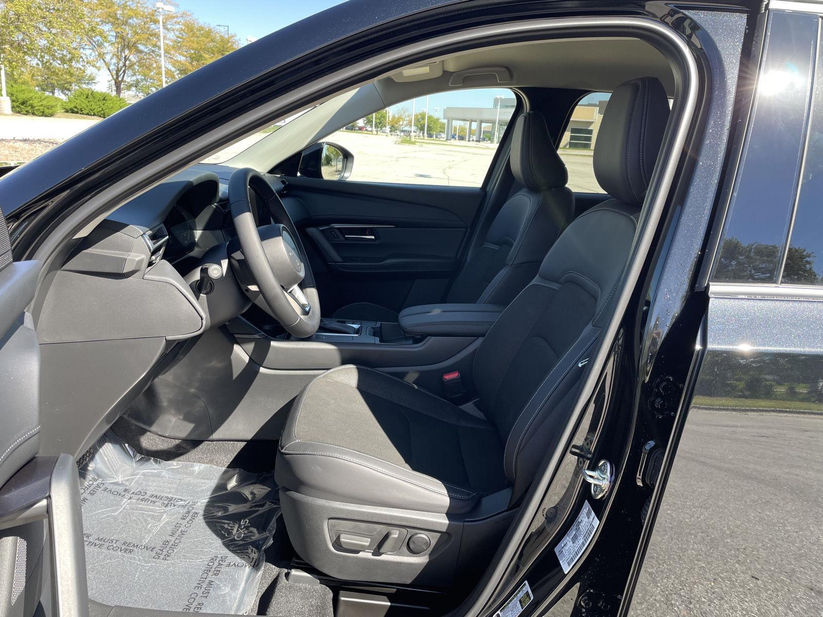 Vehicle photo 17