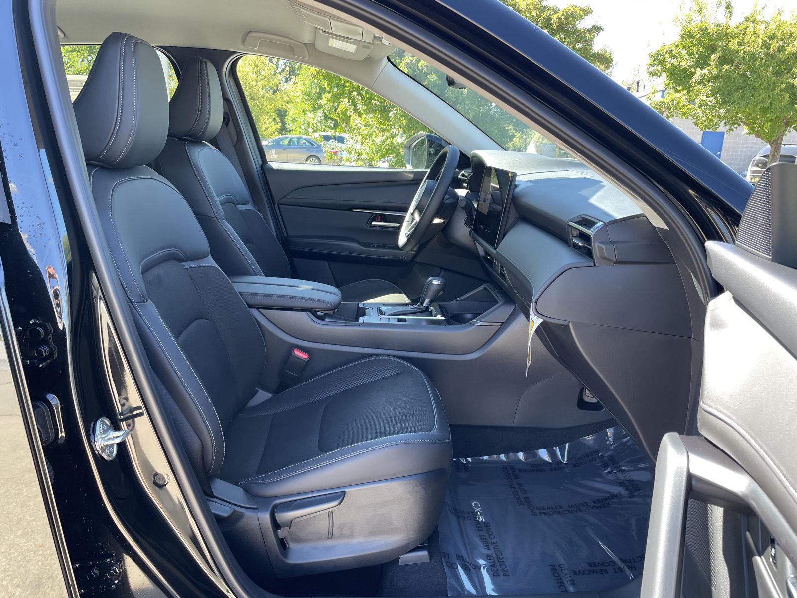 Vehicle photo 19
