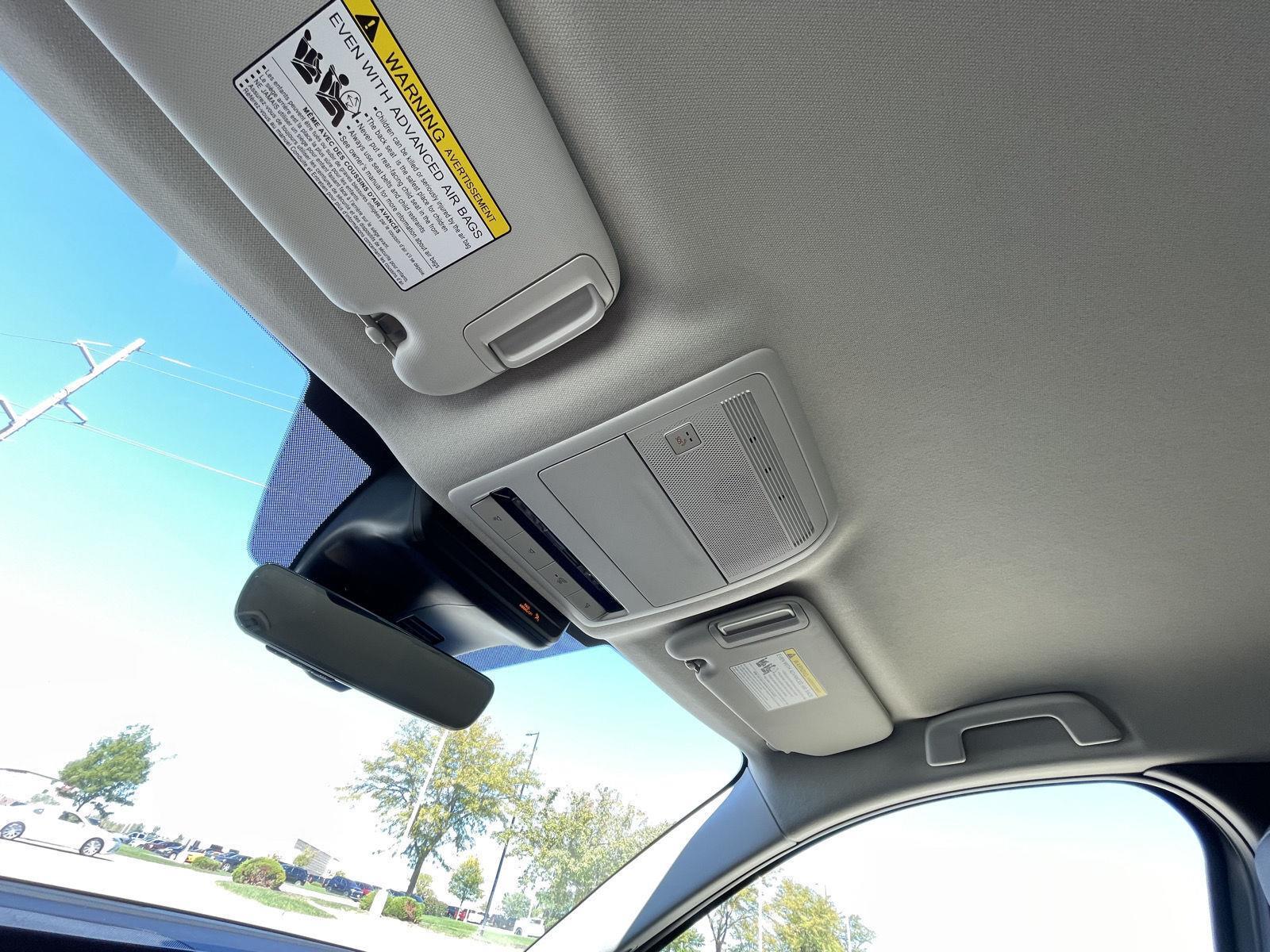 Vehicle photo 21