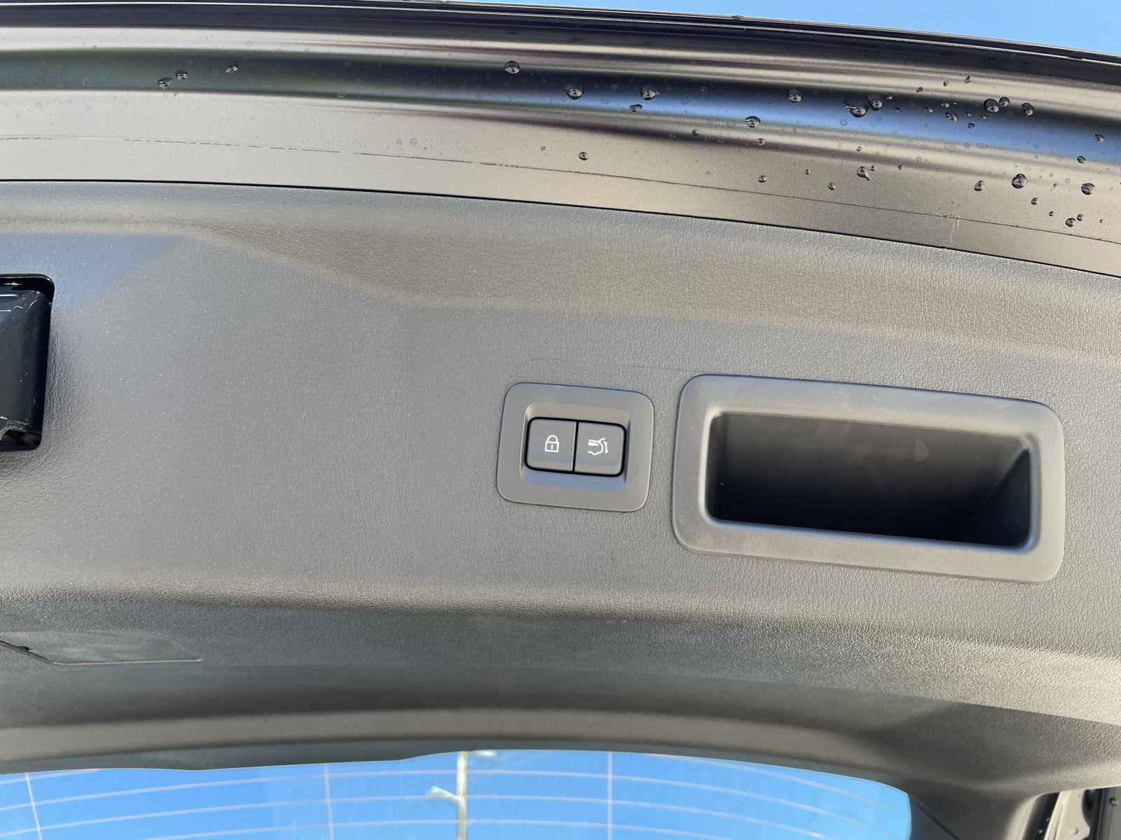 Vehicle photo 34