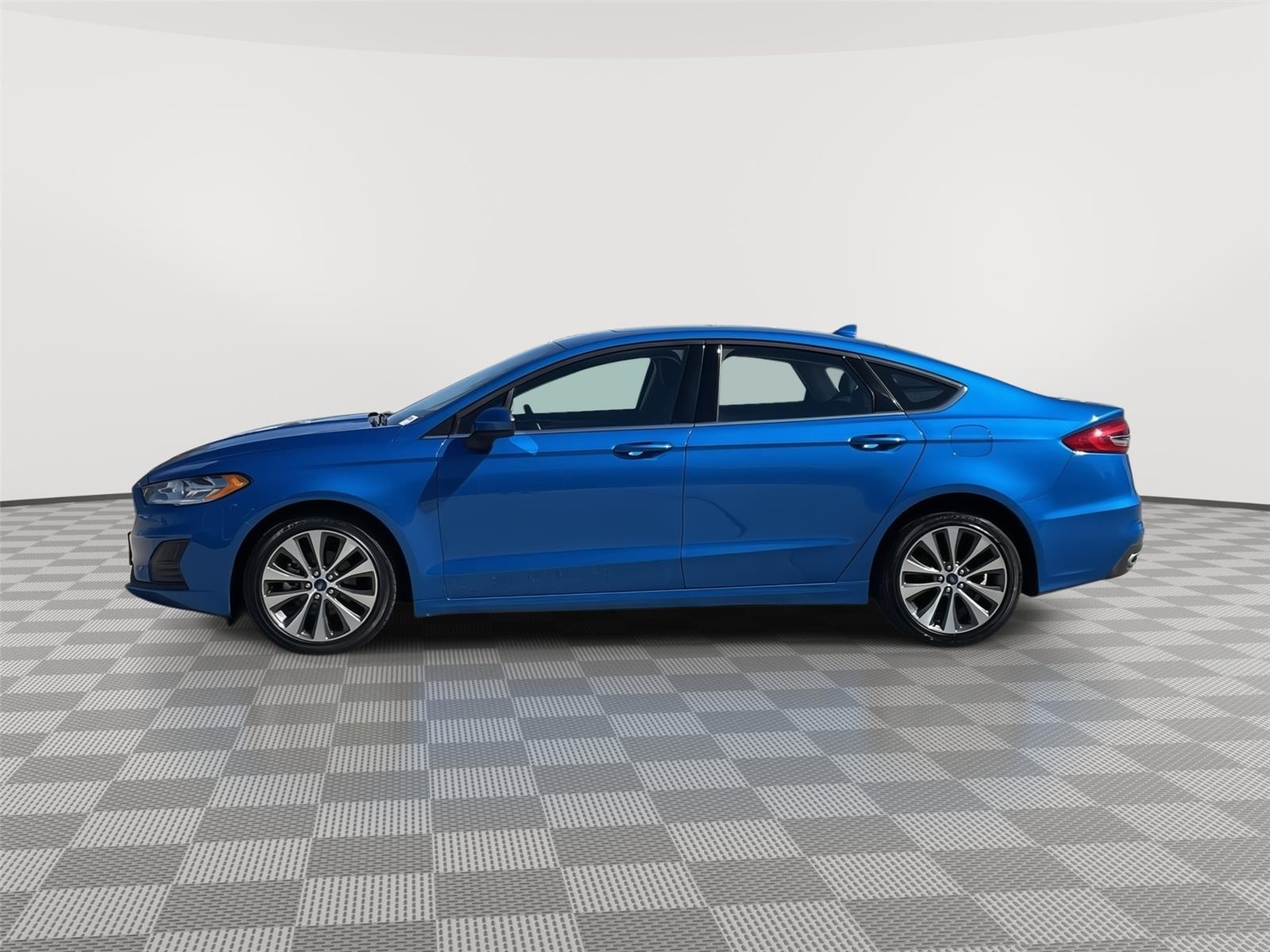 Vehicle photo 2