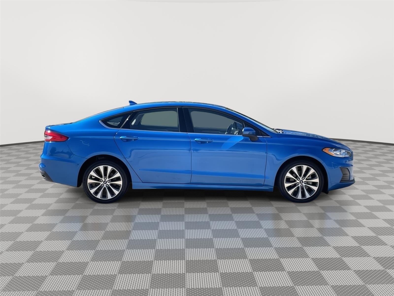 Vehicle photo 6