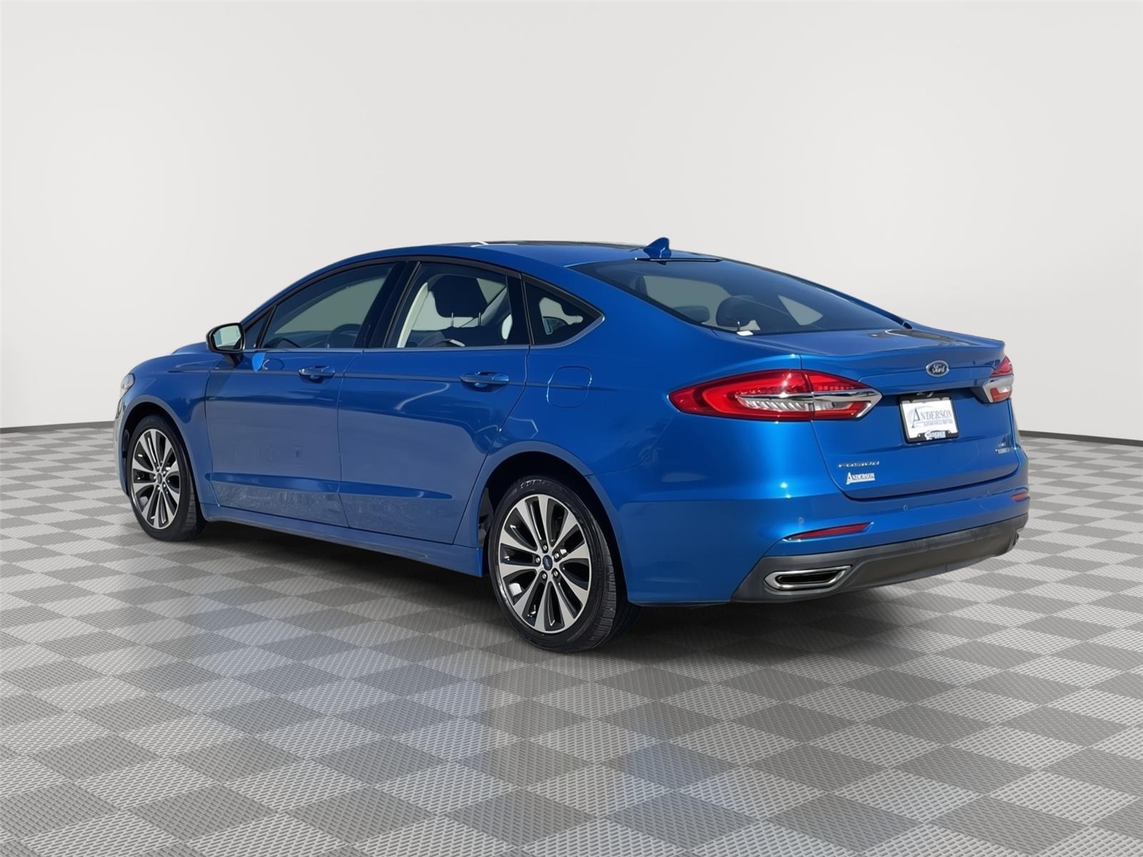 Vehicle photo 9