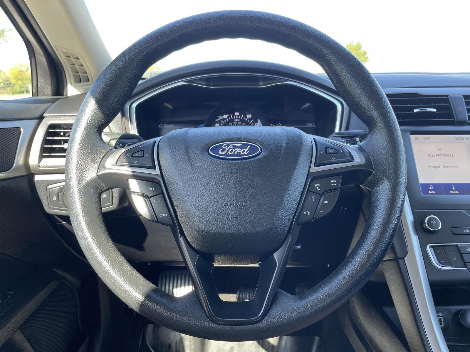 Vehicle photo 12