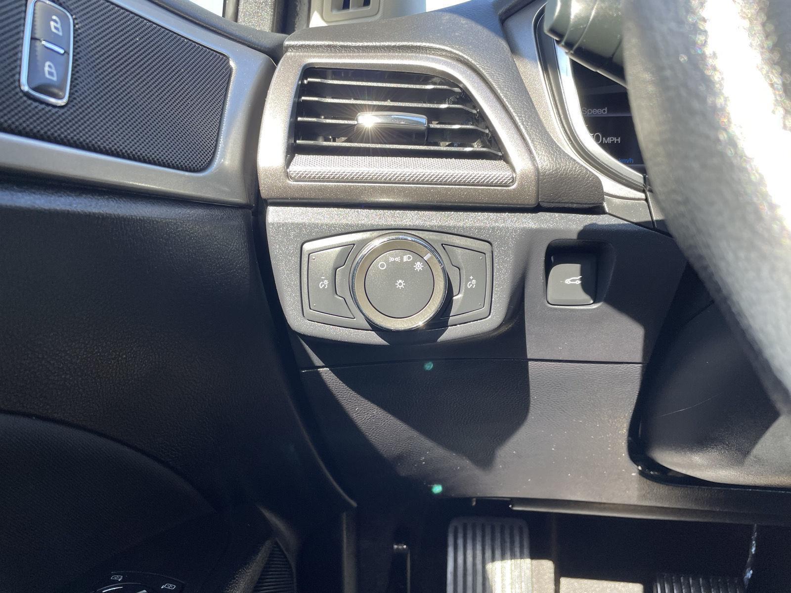 Vehicle photo 16