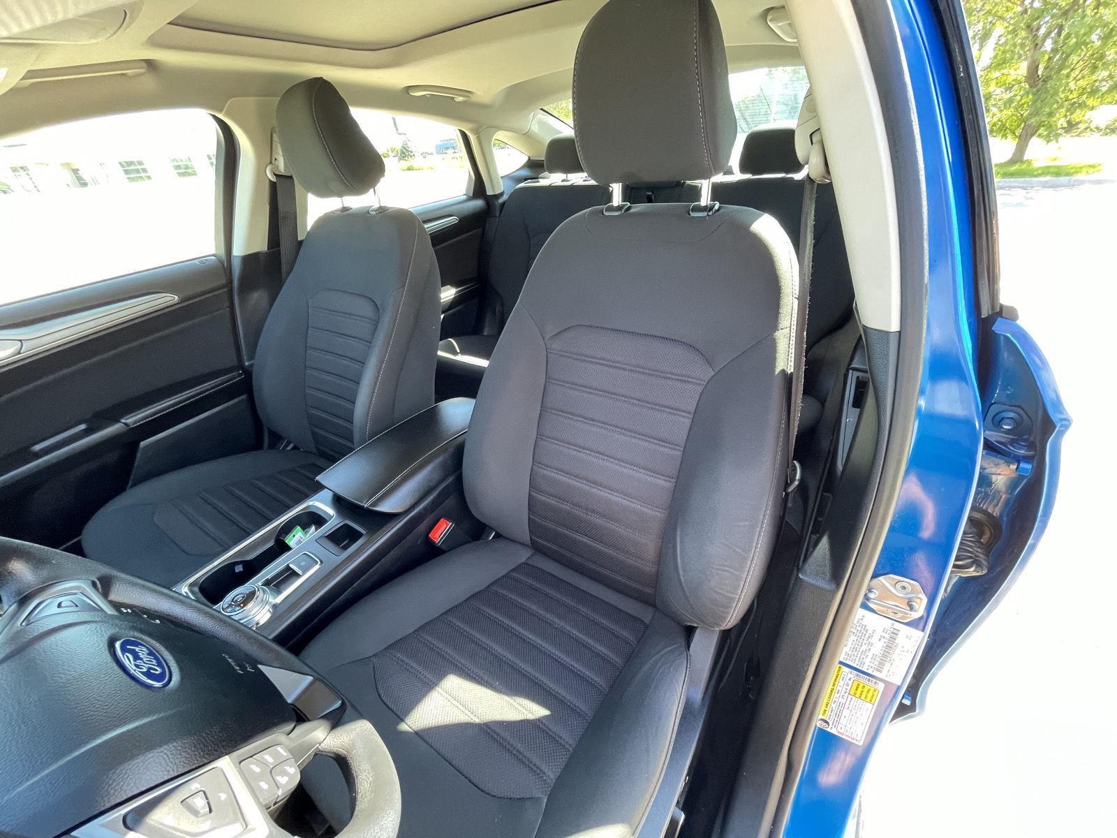 Vehicle photo 17
