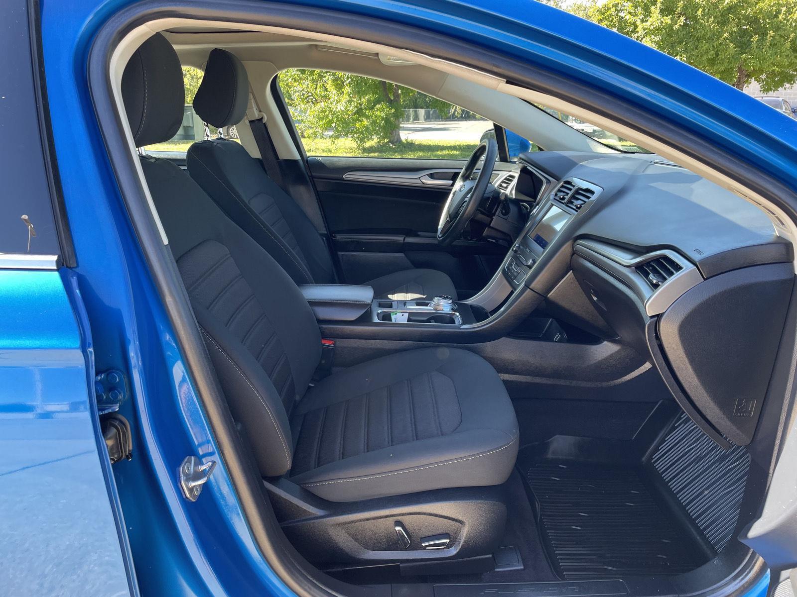 Vehicle photo 19