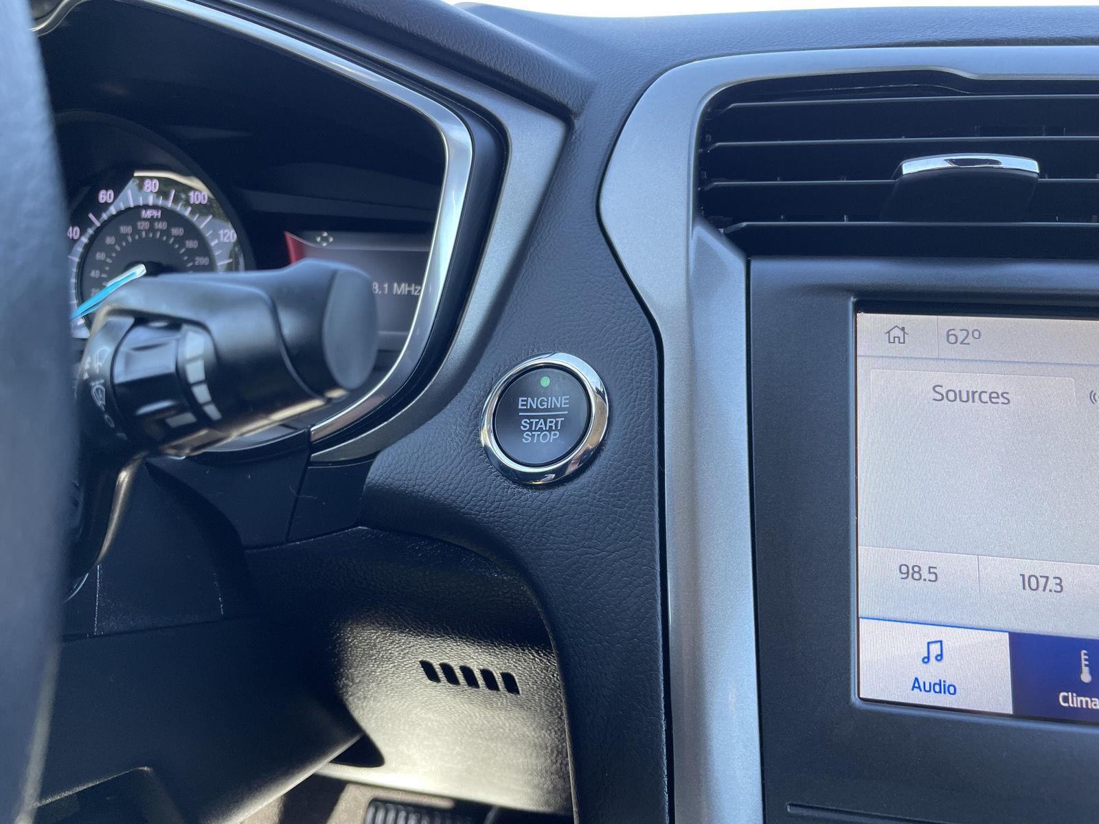 Vehicle photo 24