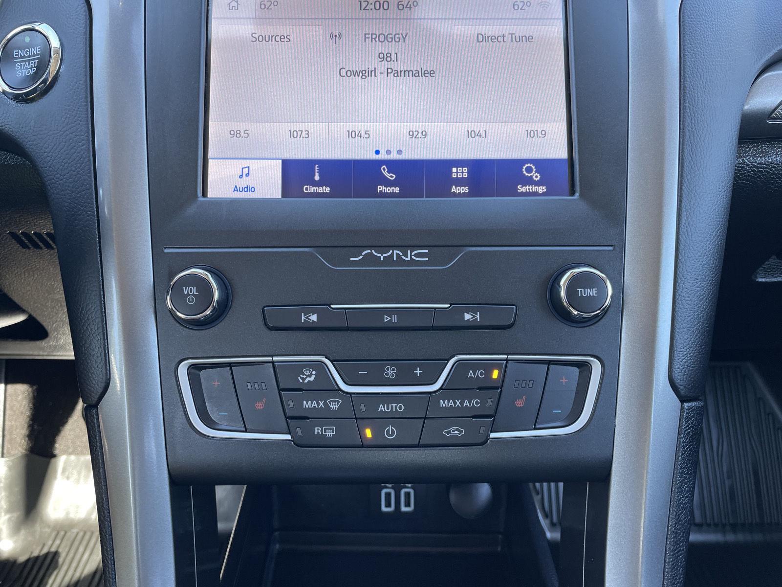 Vehicle photo 25