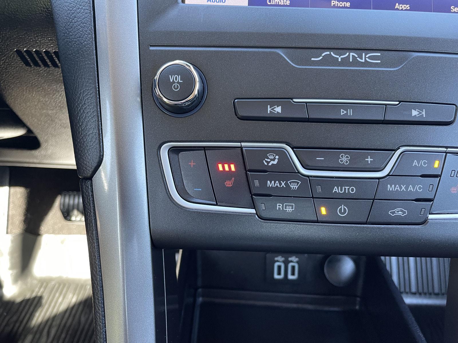Vehicle photo 25
