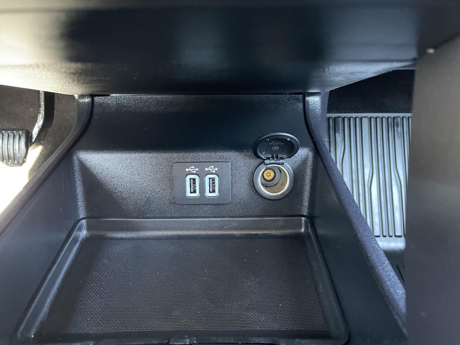 Vehicle photo 27