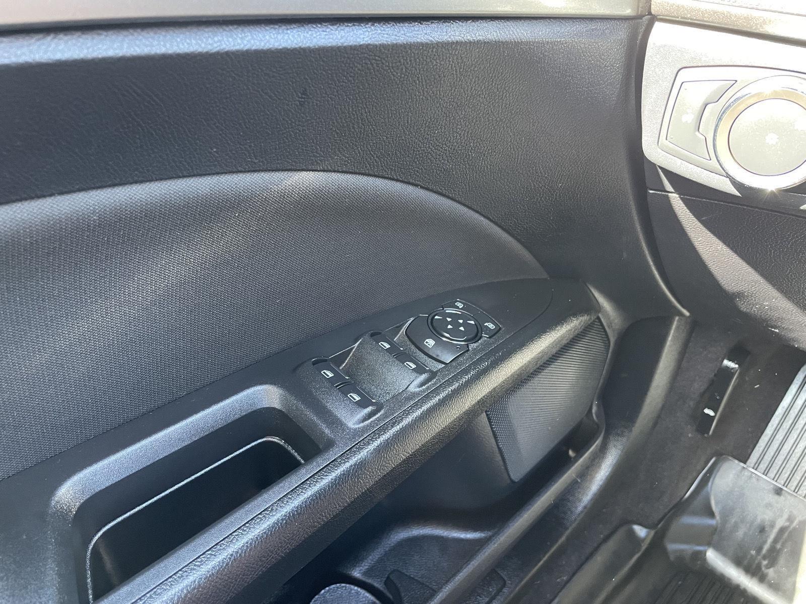 Vehicle photo 28