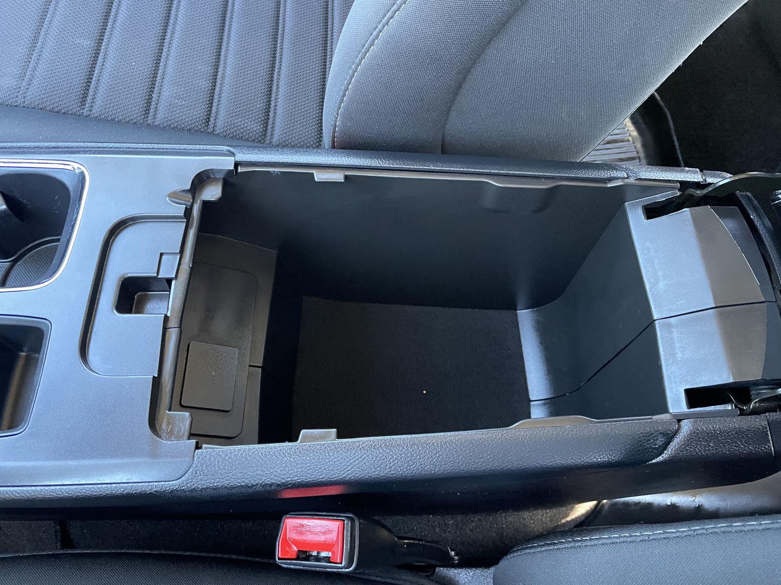 Vehicle photo 30