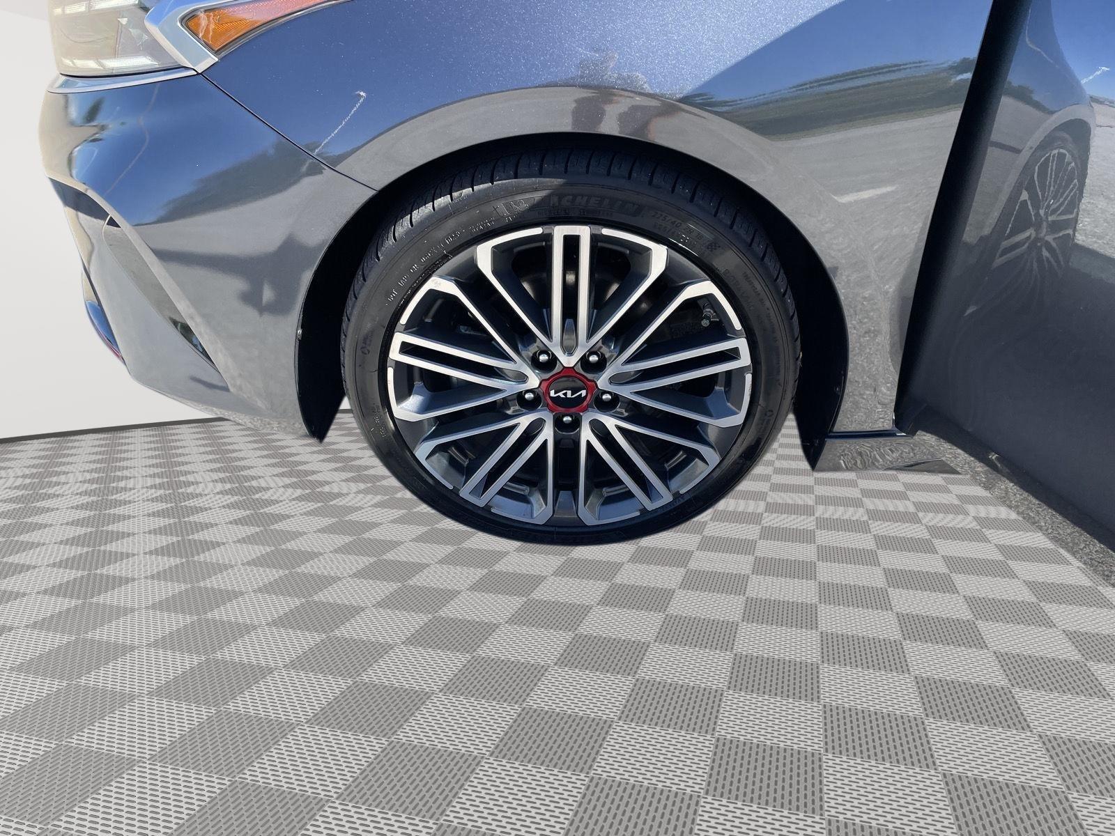 Vehicle photo 10