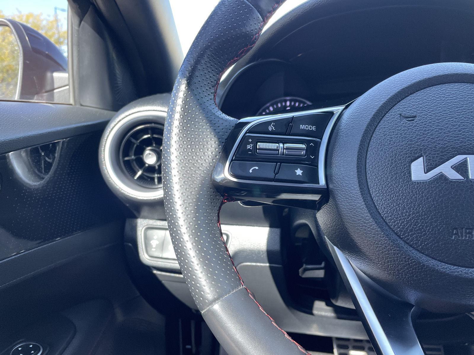 Vehicle photo 12