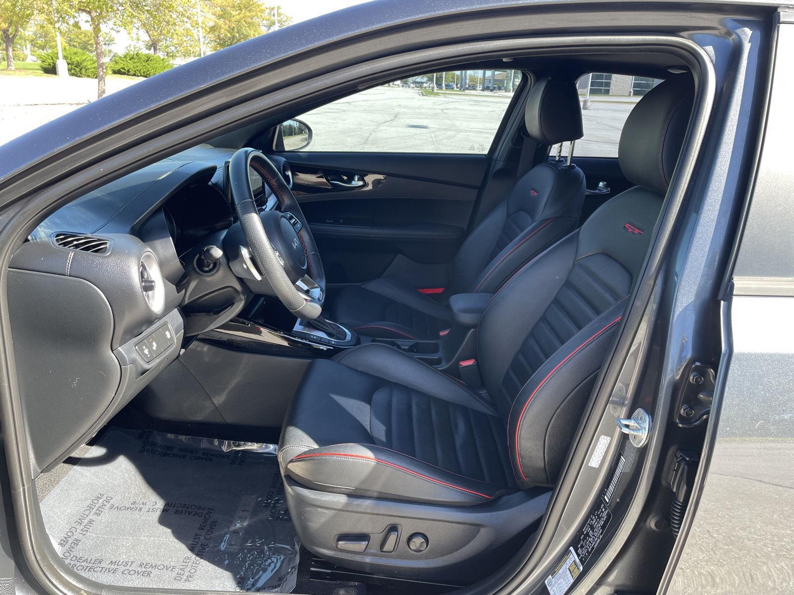 Vehicle photo 16