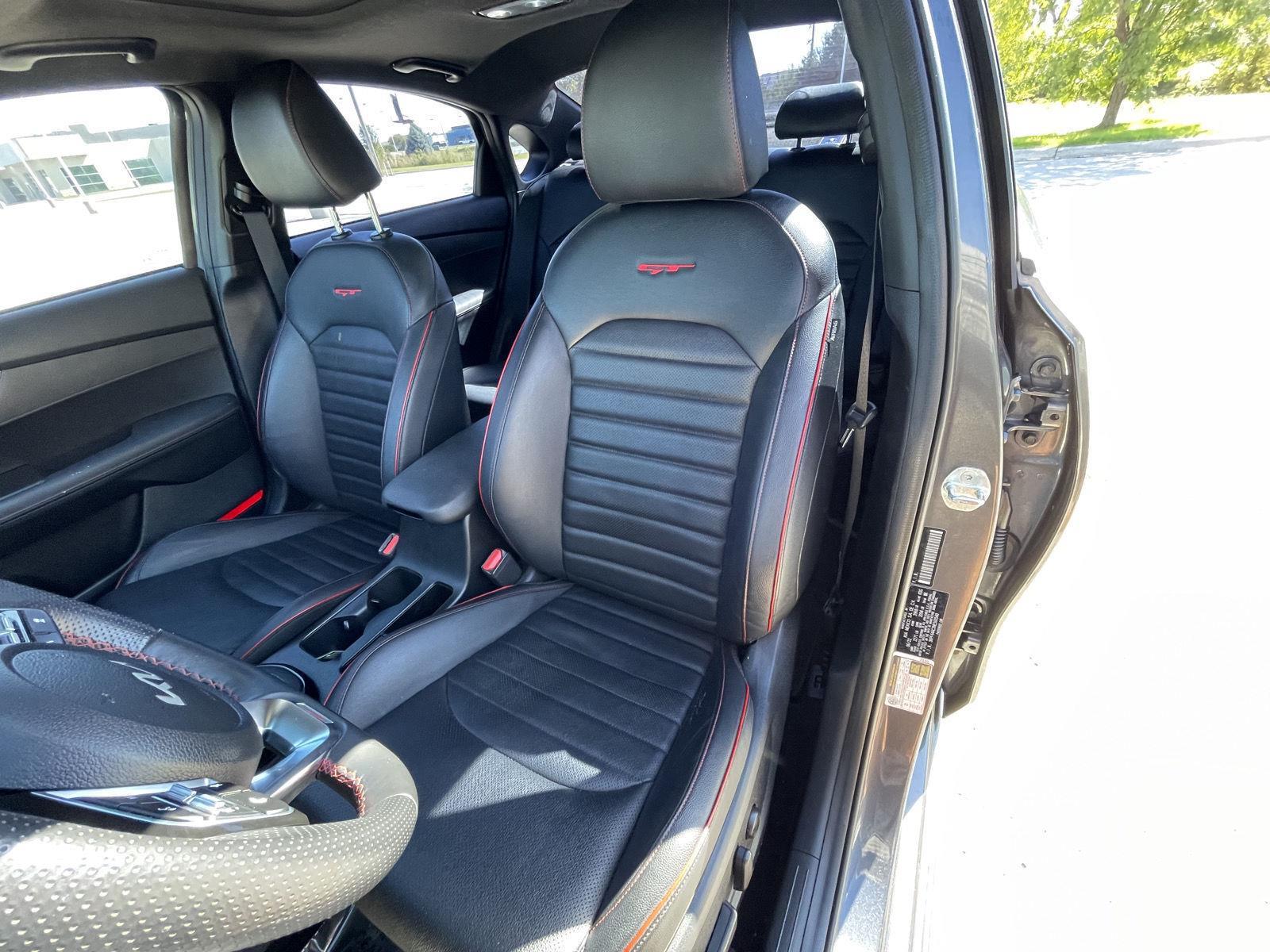 Vehicle photo 17