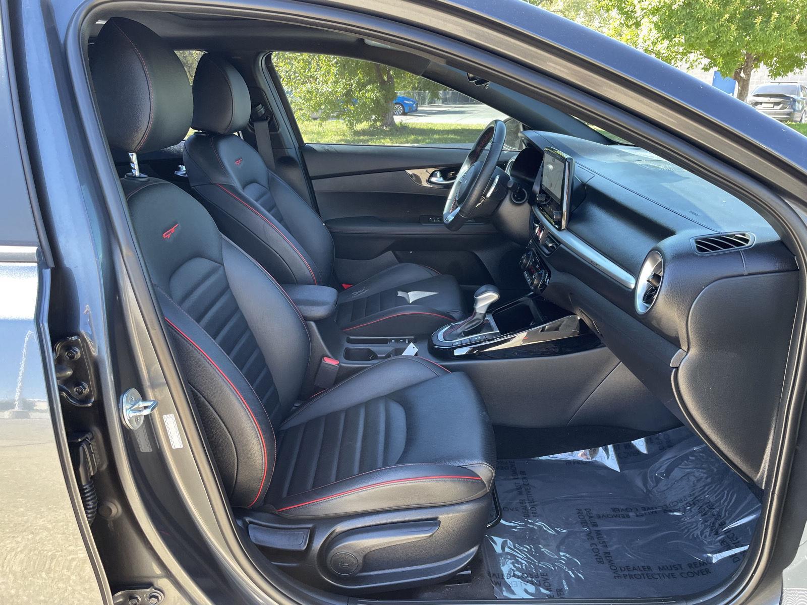 Vehicle photo 18