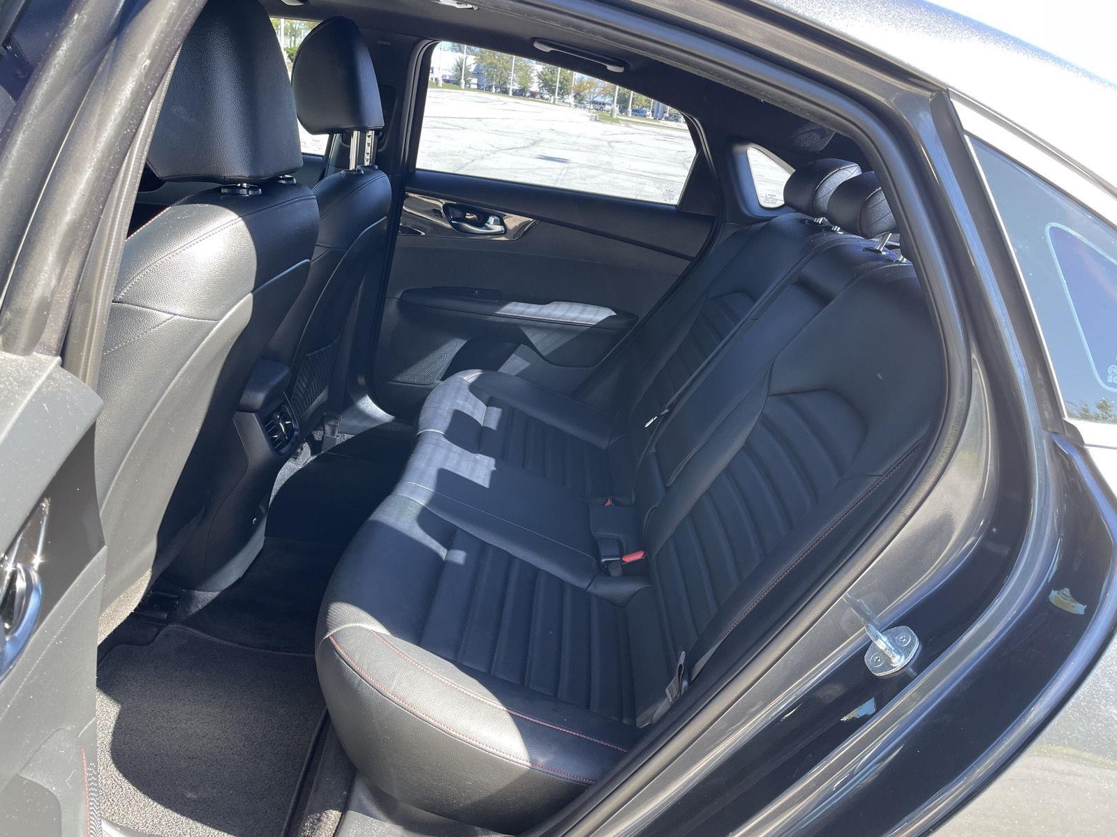 Vehicle photo 19