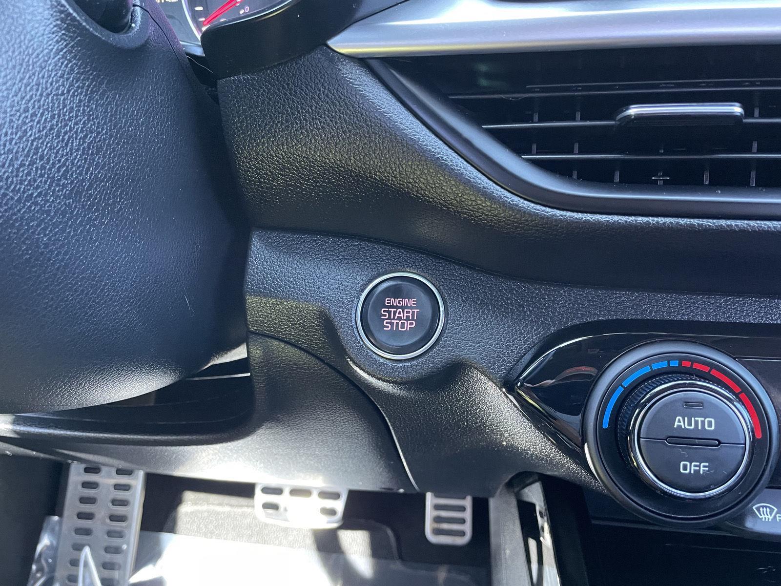 Vehicle photo 24