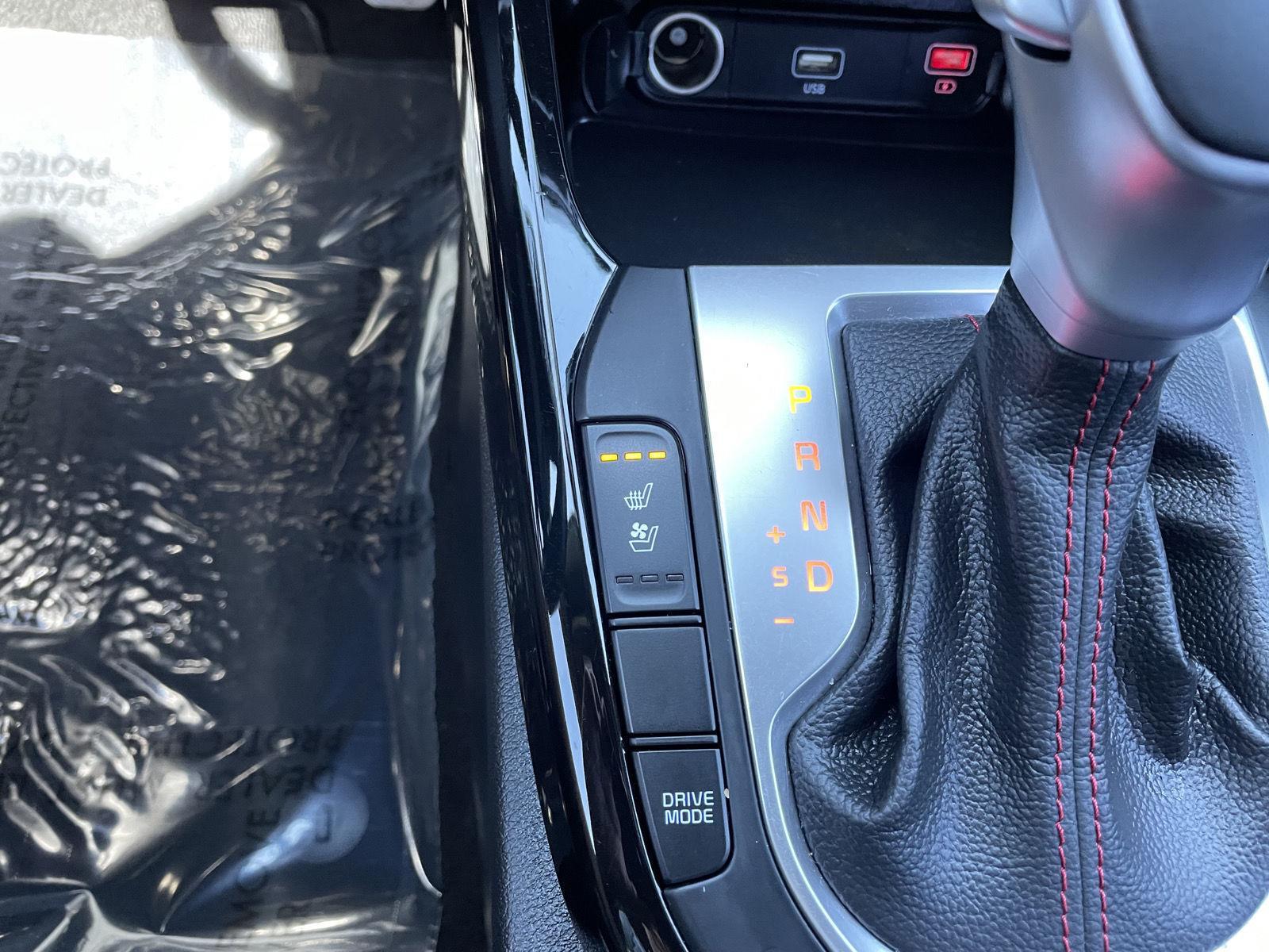 Vehicle photo 26