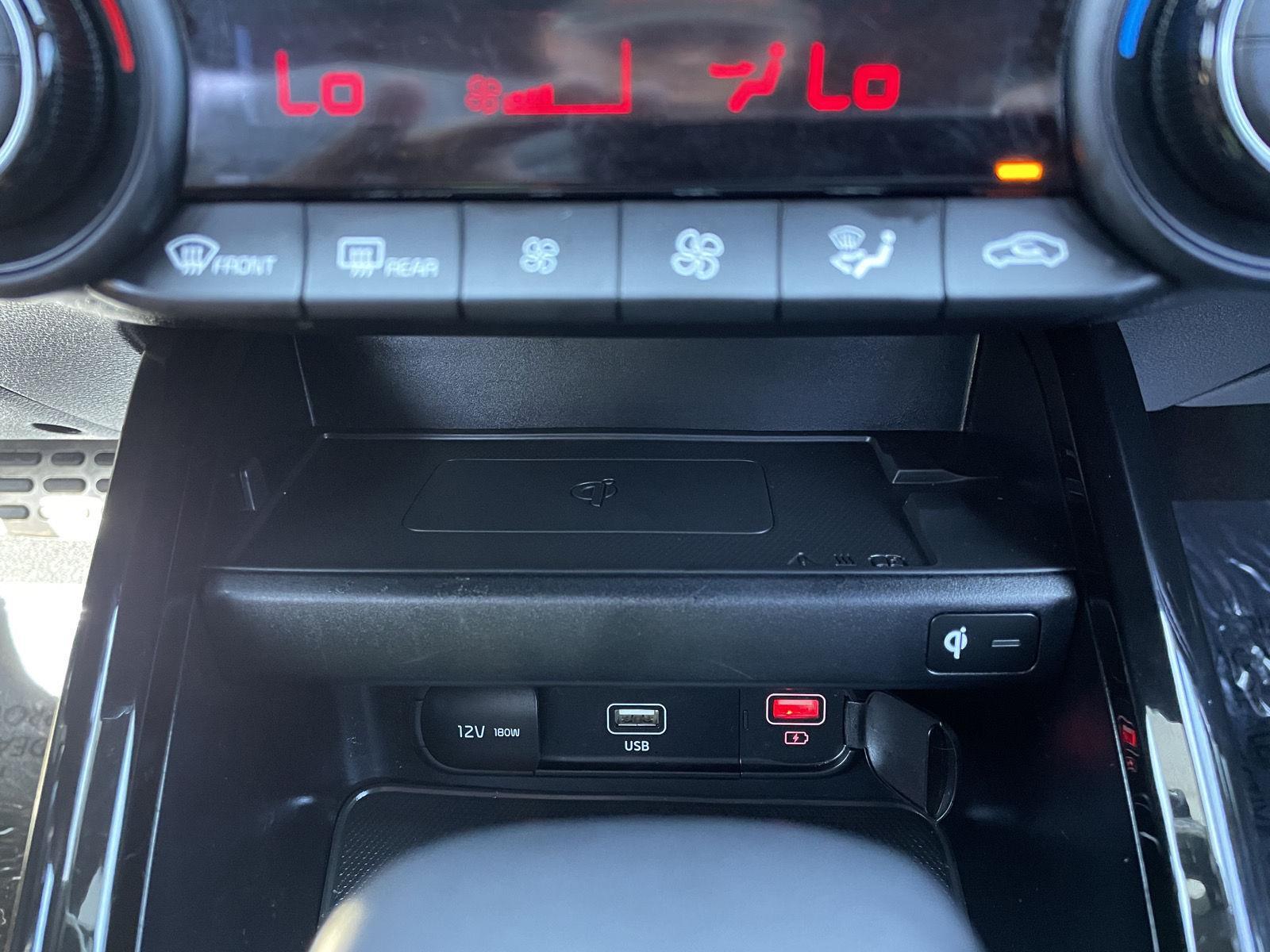 Vehicle photo 28