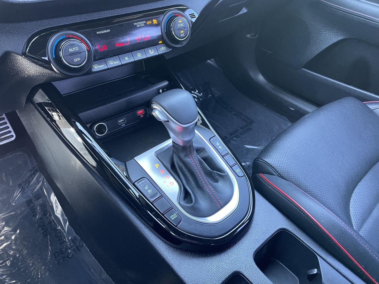Vehicle photo 30