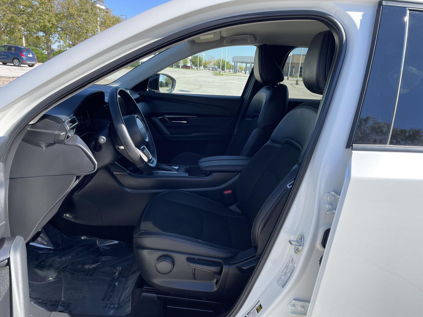 Vehicle photo 17