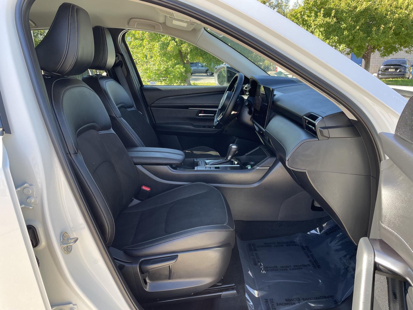 Vehicle photo 19