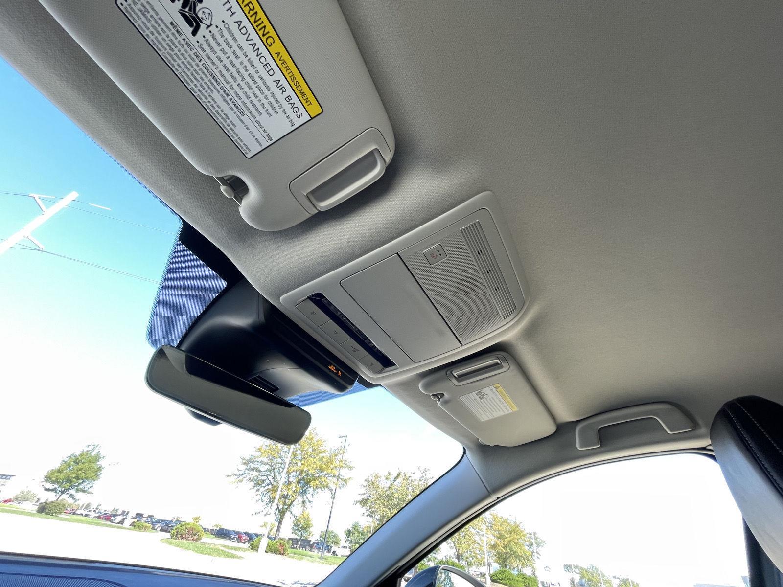 Vehicle photo 21