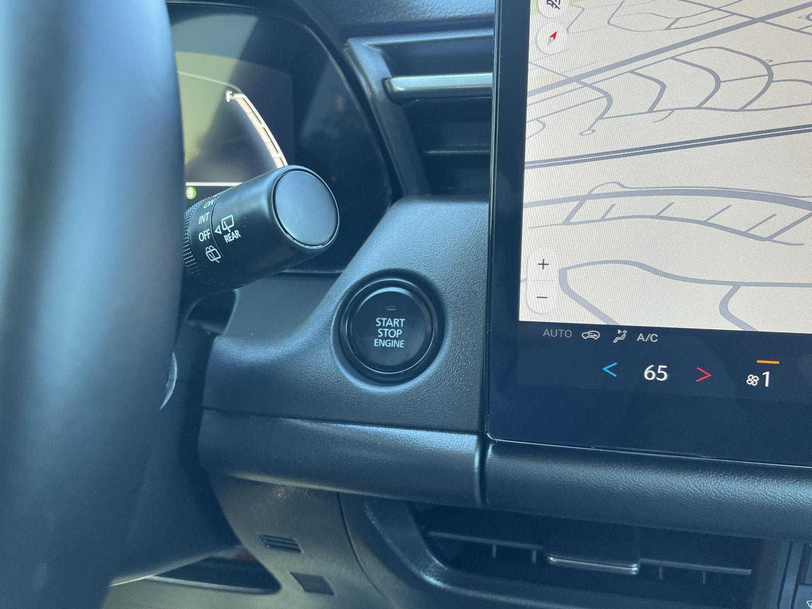 Vehicle photo 25