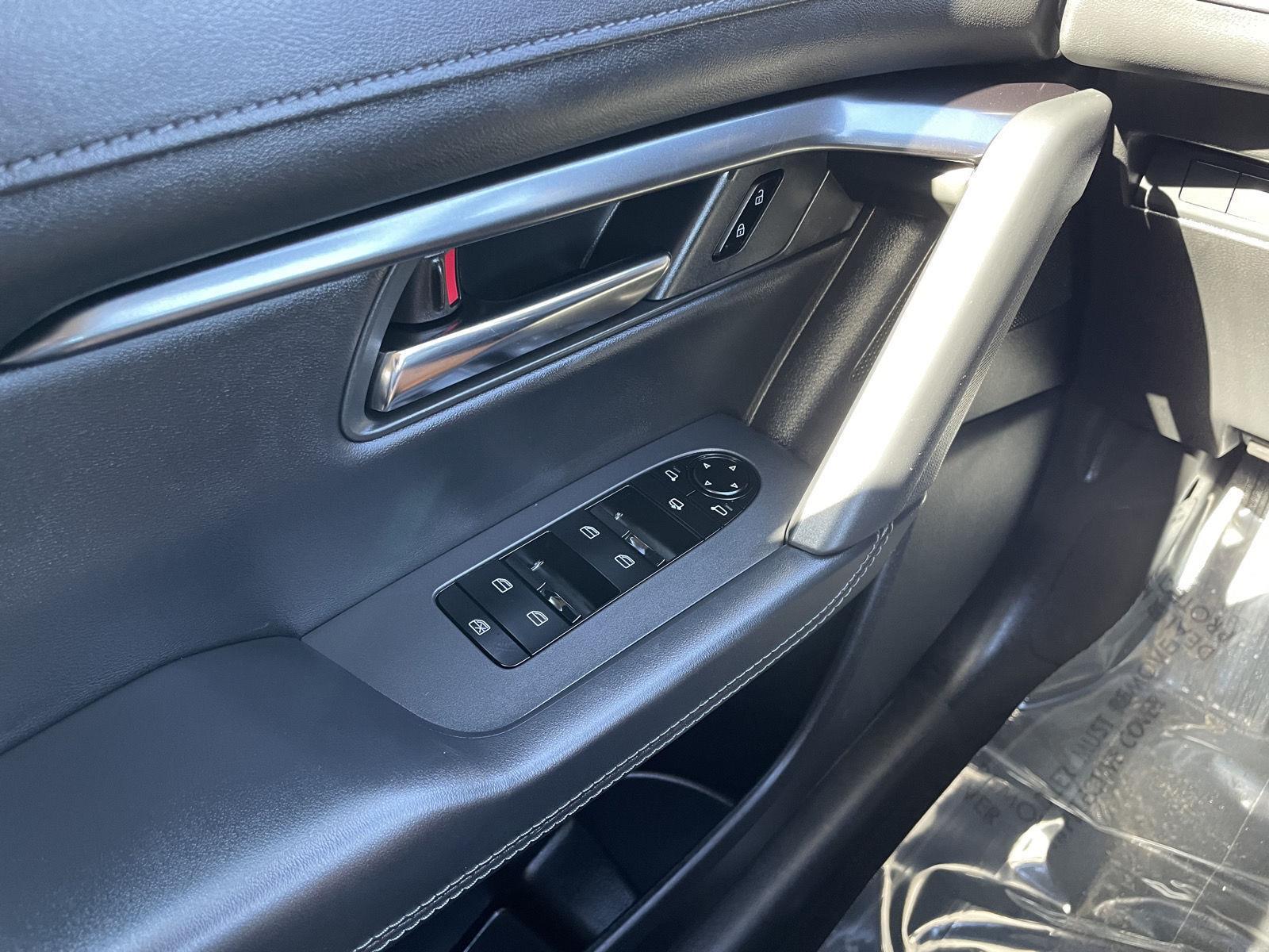 Vehicle photo 26