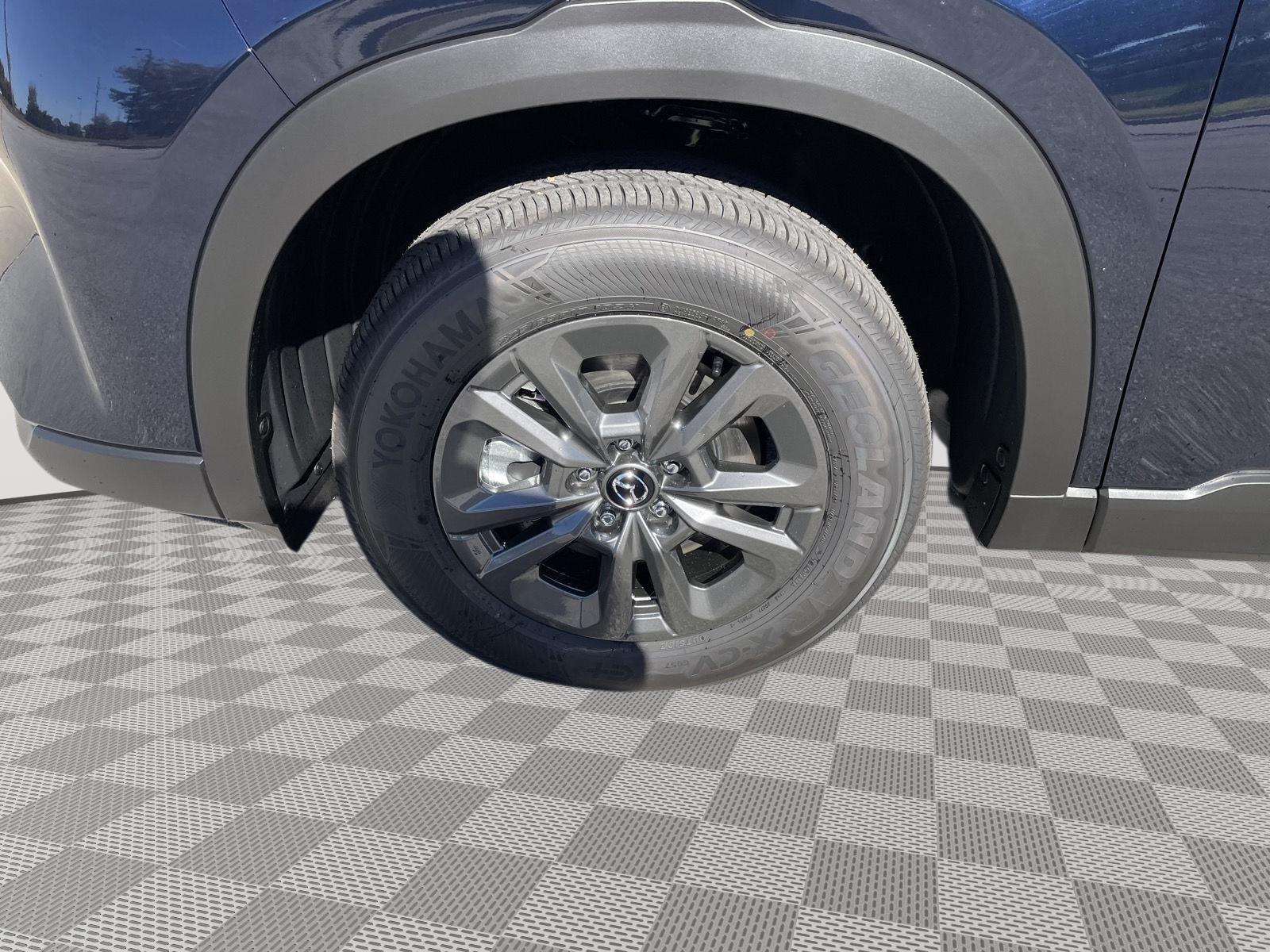 Vehicle photo 11