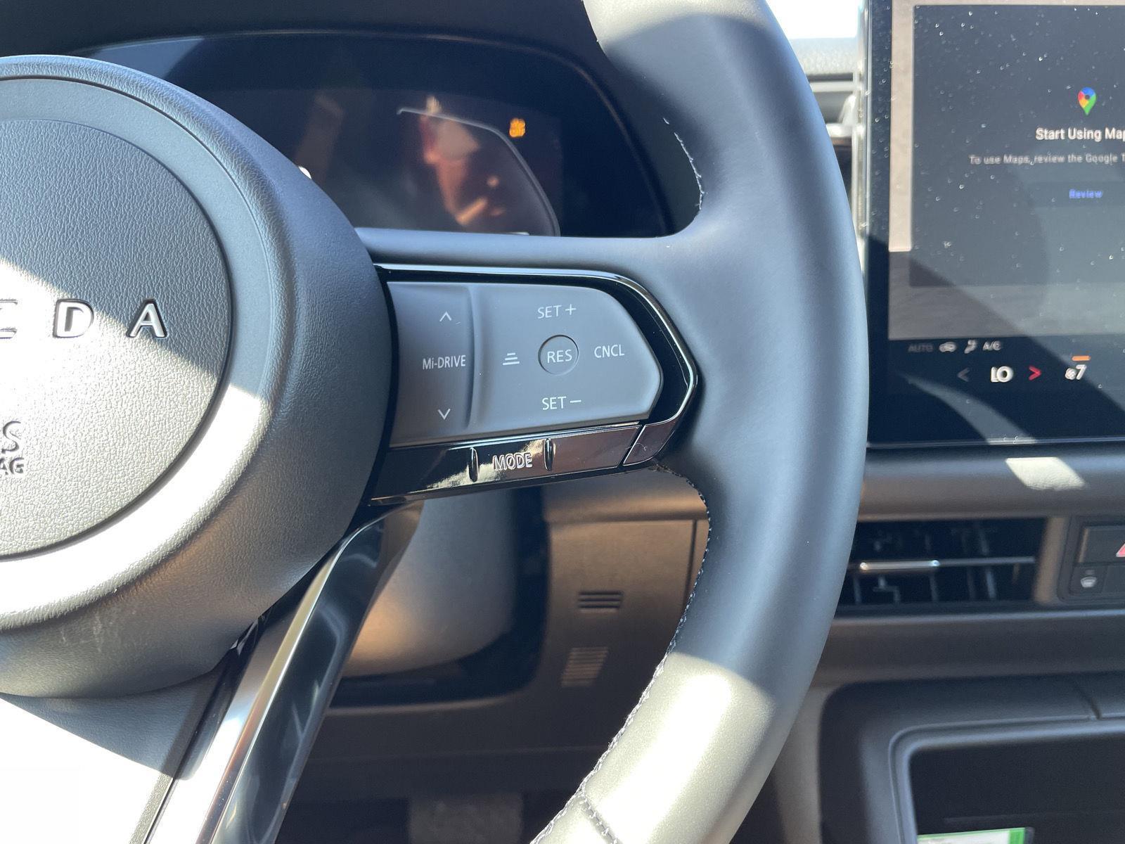Vehicle photo 14