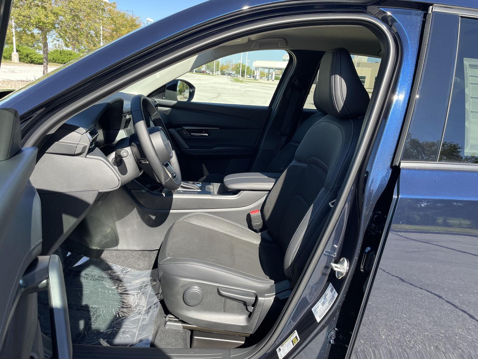 Vehicle photo 17