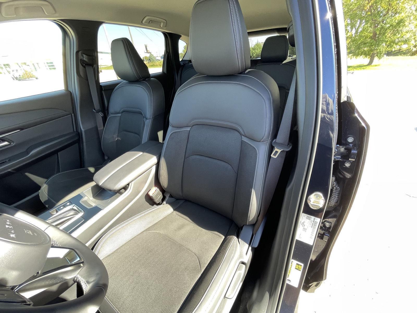 Vehicle photo 18