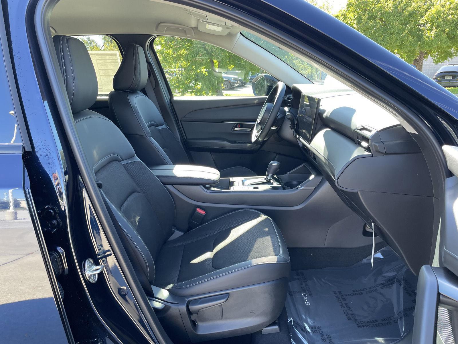 Vehicle photo 19