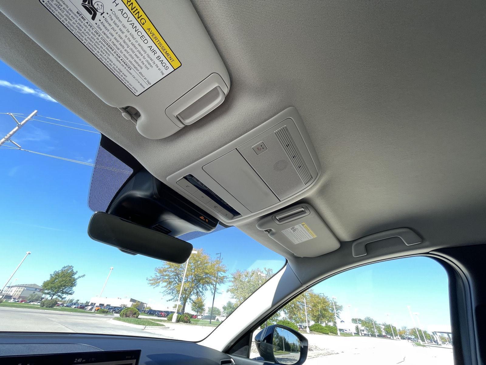 Vehicle photo 21